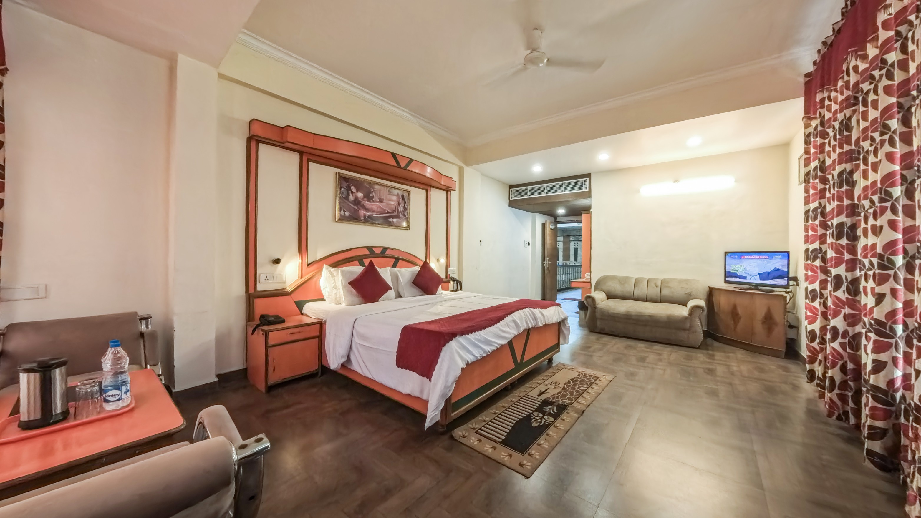Deluxe Room at President Hotel Dalhousie