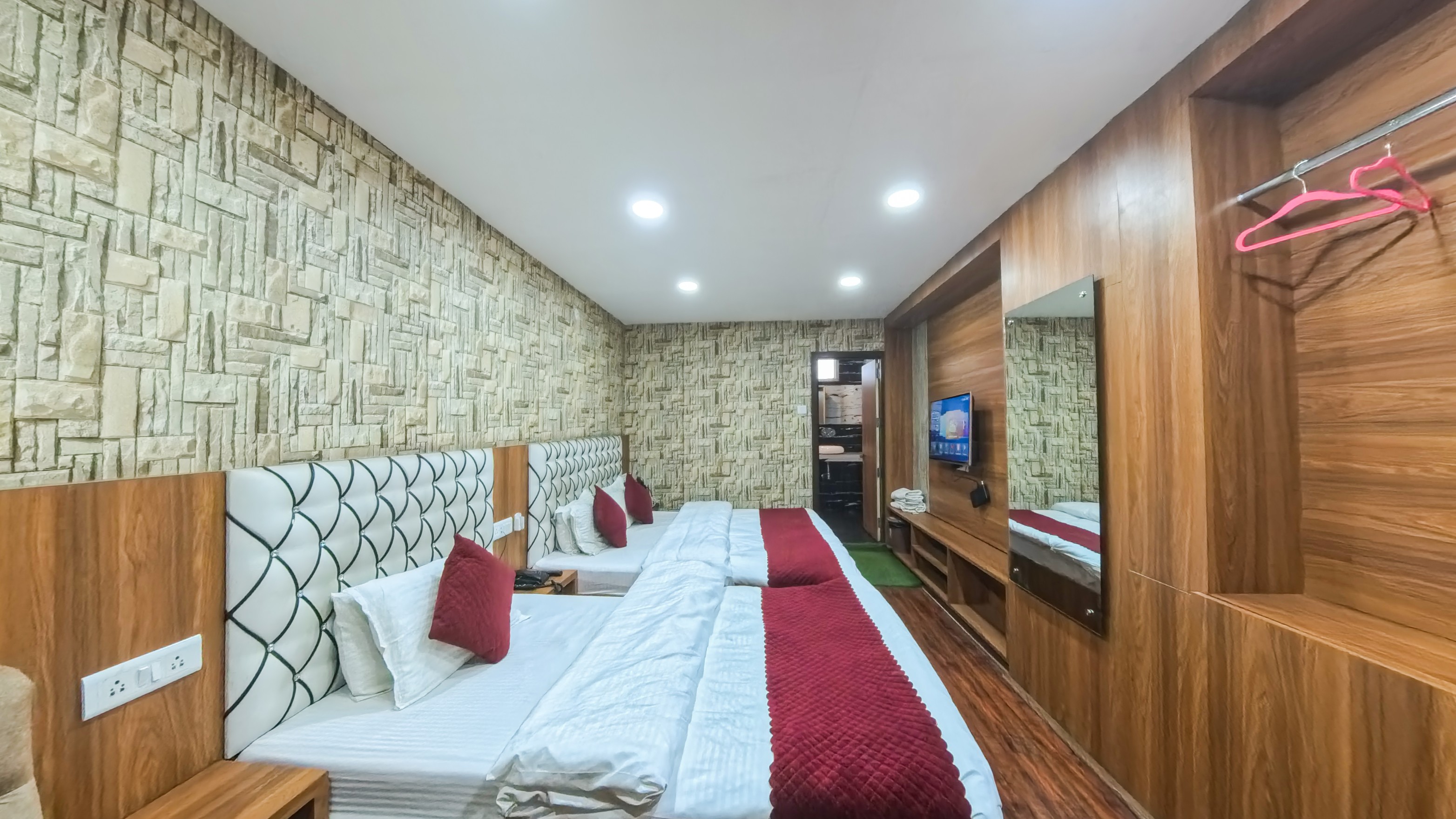 Super Deluxe with Balcony at President Hotel Dalhousie
